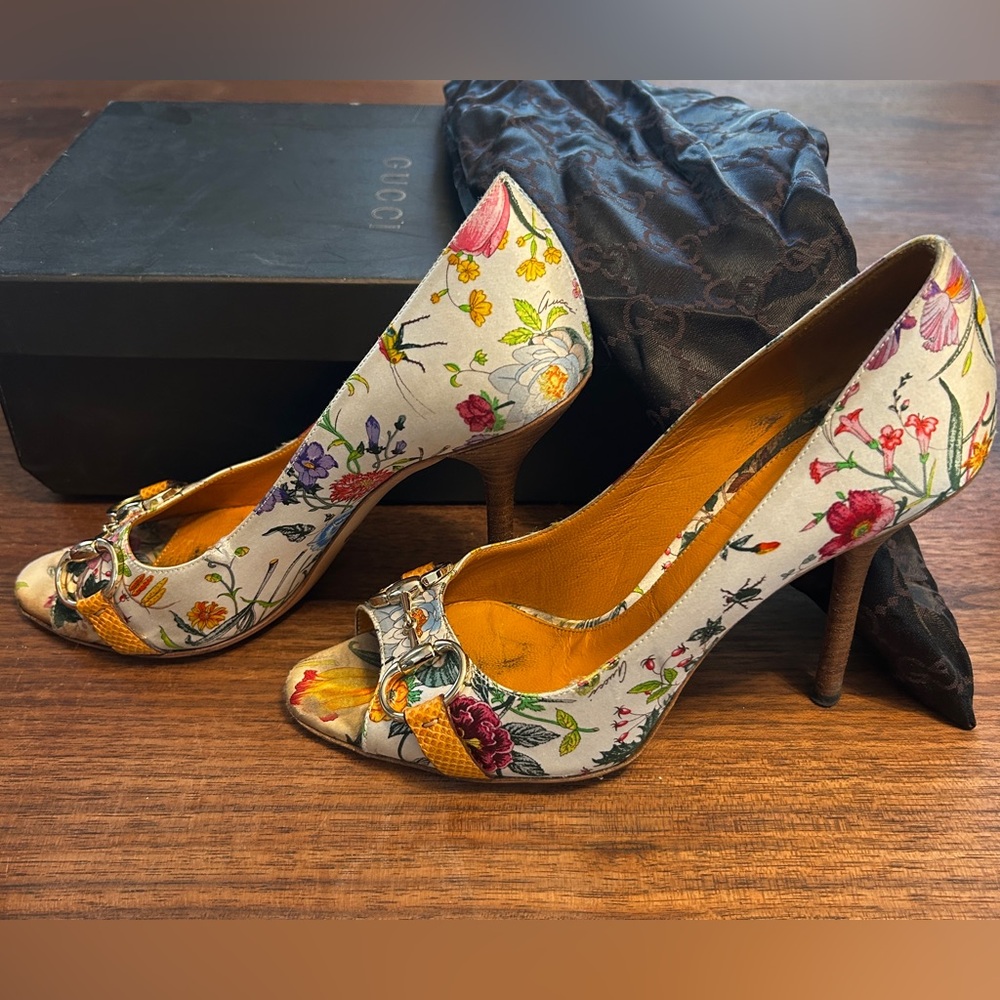 GUCCI Botanical Floral Flora Satin & Karung Horsebit Peep Toe Pumps 8 B Italy